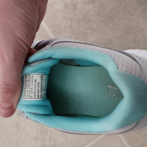 SKETCHERS GO RUN size womens 9 worn once. Nice shoes! - Picture 3 of 5